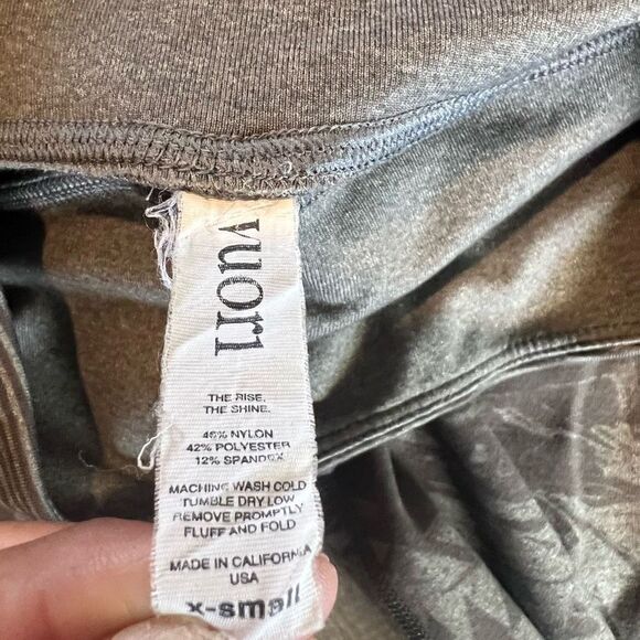 Vuori Printed Cropped Leggings size xs - Picture 4 of 7